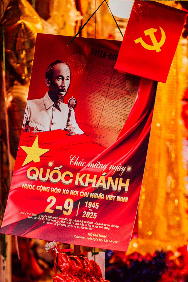 Loat-tuyen-pho-ha-noi-khoac-ao-moi-co-do-sao-vang-cha-mung-80-nam-quoc-khanh-2-9-7
