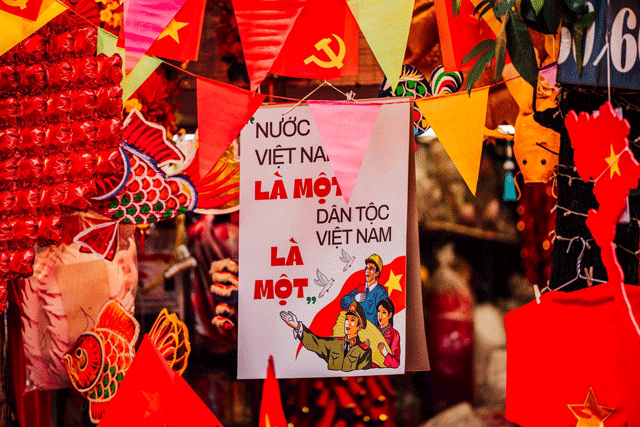 Loat-tuyen-pho-ha-noi-khoac-ao-moi-co-do-sao-vang-cha-mung-80-nam-quoc-khanh-2-9-8