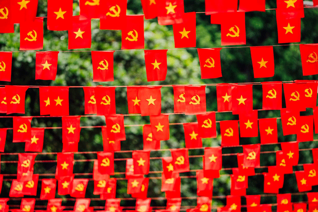 Loat-tuyen-pho-ha-noi-khoac-ao-moi-co-do-sao-vang-cha-mung-80-nam-quoc-khanh-2-9-9