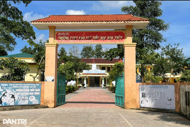 vu-75-hoc-sinh-nghi-ngo-doc-o-qaung-tri-pho-hieu-truong-se-tro-lai-cong-tac-vao-ngay-13-11-ly-do-gay-xon-xao