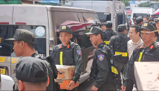 Boc-tran-bi-mat-ve-cuoc-hon-nhan-cua-vo-chong-ba-trum-nganh-tham-my-mailisa-7