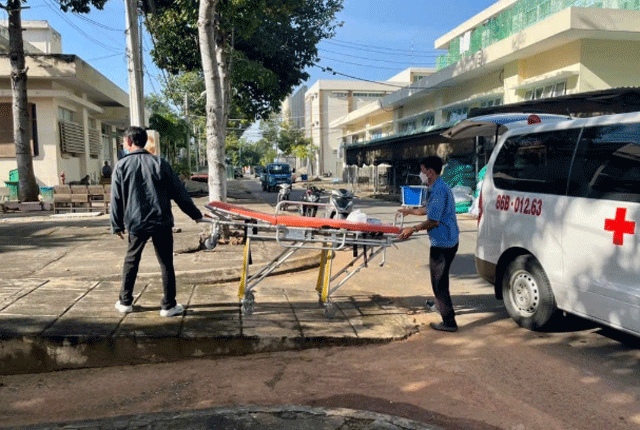 Lam-dong-cong-an-thong-tin-nong-viec-trich-xuat-camera-vu-nguoi-dan-ong-roi-tu-tang-cao-khach-san