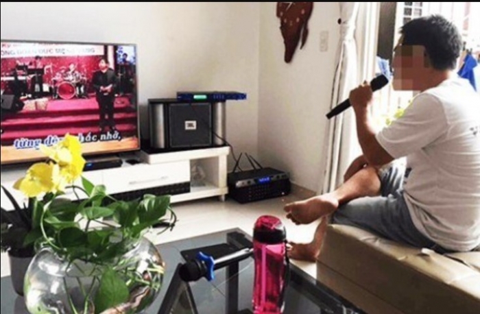 an-giang-tinh-hinh-nguoi-dan-ong-bi-hang-xom-dung-dao-tu-che-chem-vao-co-va-gay-do-hat-karaoke