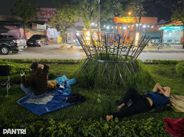 Canh-tuong-tranh-chap-cai-va-chen-lan-mua-nha-o-xa-hoi-tai-ha-noi-co-nguoi-ngat-xiu-tai-cho-2