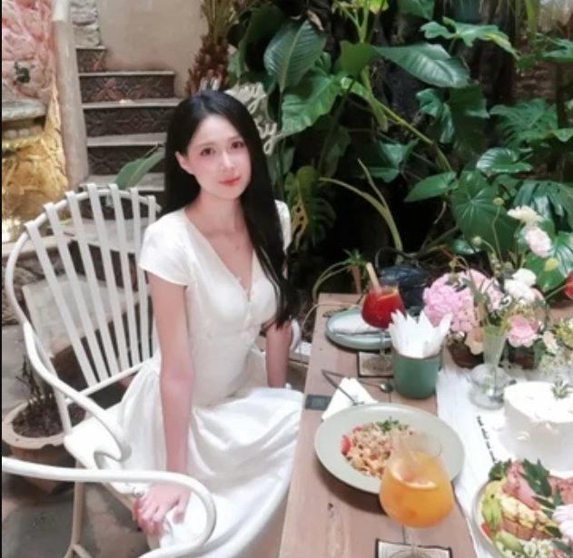 Danh-tinh-me-bim-be-con-di-tiem-khien-dan-tinh-tram-tro-vi-giong-my-nhan-dep-nhat-philippines-4