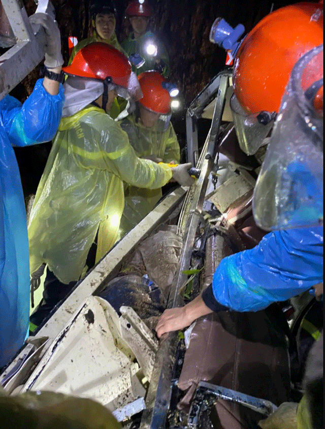 Hien-truong-gay-am-anh-vu-sat-lo-tren-deo-khanh-hoa-vui-lap-xe-khach-danh-tinh-va-tinh-trang-19-nan-nhan-7