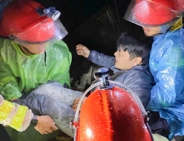 Hien-truong-gay-am-anh-vu-sat-lo-tren-deo-khanh-hoa-vui-lap-xe-khach-danh-tinh-va-tinh-trang-19-nan-nhan-9