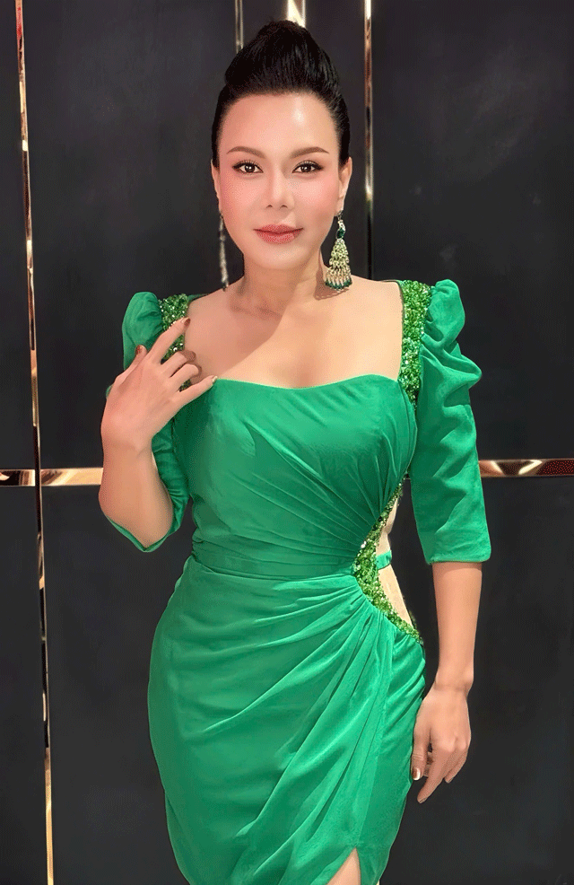 Viet-huong-tuc-toc-lam-ngay-dieu-nay-sau-khi-ha-canh-xuong-viet-nam-he-lo-thai-do-giua-on-ao-xoa-600-clip-4