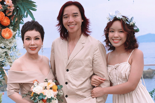 Viet-huong-tuc-toc-lam-ngay-dieu-nay-sau-khi-ha-canh-xuong-viet-nam-he-lo-thai-do-giua-on-ao-xoa-600-clip-9