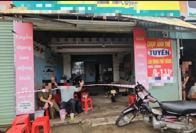 dong-nai-ban-be-hoang-hot-khi-phat-hien-nam-thanh-nien-18-tuoi-tu-vong-trong-nha-ve-sinh-voi-tu-the-soc