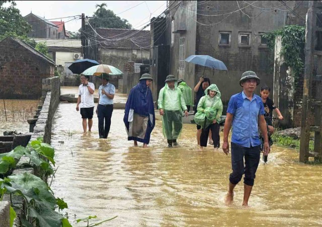 ha-noi-phat-lenh-khan-bao-dong-lu-tren-nhieu-song-nguoi-dan-chu-dong-dam-bao-an-toan-tinh-mang