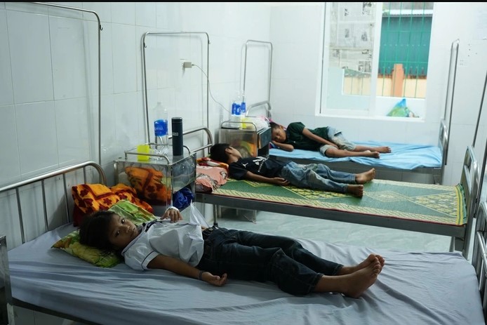 sau-su-co-40-hoc-sinh-nhap-vien-nghi-ngo-doc-laot-giao-vien-ky-don-to-cao-nu-pho-hieu-truong-4