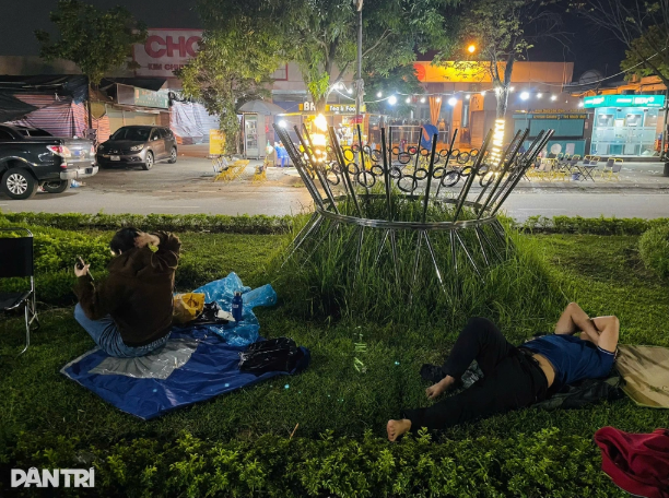 Bo-xay-dung-ra-chi-dao-khan-sau-vu-chen-lan-xep-hang-tu-dem-de-giu-cho-mua-nha-o-xa-hoi-3