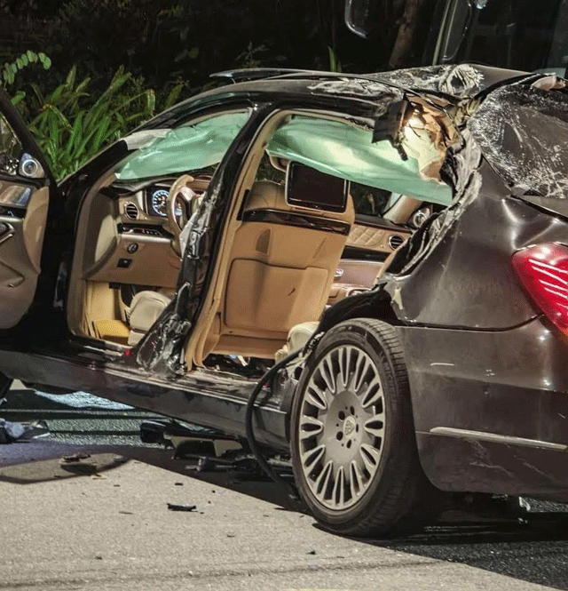 Camera-ghi-lai-canh-va-cham-kinh-hoang-giua-xe-khach-va-xe-maybach-s600-1-nguoi-tu-vong-4