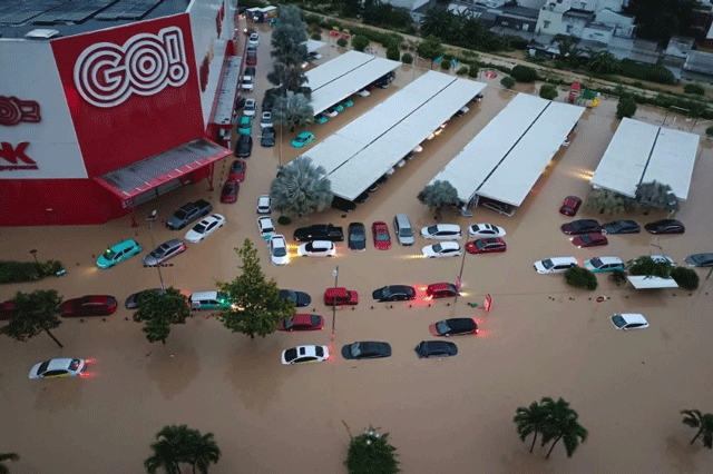 Cap-nhat-lu-o-nha-trang-sang-20-11-tieng-keu-cuu-tham-thiet-cua-nhieu-ho-dan-suot-nhieu-gio-10