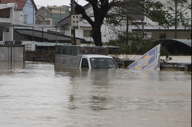 Cap-nhat-lu-o-nha-trang-sang-20-11-tieng-keu-cuu-tham-thiet-cua-nhieu-ho-dan-suot-nhieu-gio-12