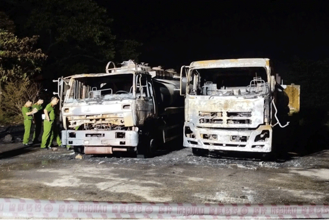 Qua-trinh-xe-bon-chay-du-doi-khi-dang-chiet-xang-tai-xe-bi-bong-nang-thiet-hai-uoc-tinh-hon-1-ty