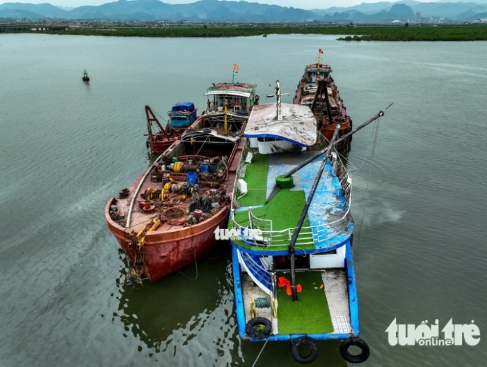 chum-anh-tau-du-lich-bi-lat-o-ha-long-giua-con-dong-loc-lon-khien-35-nguoi-tu-vong-4-nguoi-mat-tich-4
