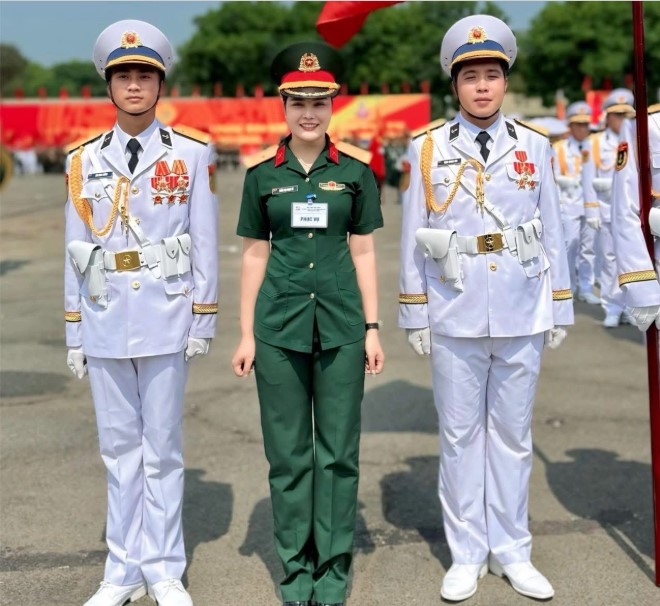 tan-chay-voi-giong-thuyet-minh-tai-dai-le-a80-cua-thieu-ta-tran-thi-ngoc-vu-va-sac-voc-chuan-hoa-hau-5