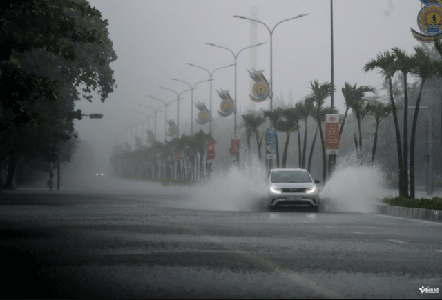 Dien-bien-moi-nhat-cua-bao-so-5-mua-lon-dien-rong-suc-gio-manh-va-cach-bo-nghe-an-200km-6