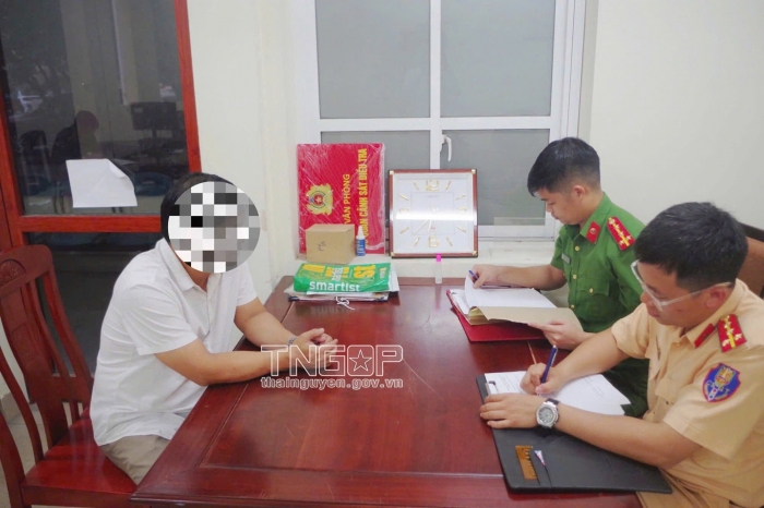 truy-xet-tai-xe-oto-gay-tai-nan-lien-hoan-roi-bo-chay-tai-xe-co-chay-du-co-nguoi-nam-tren-cano-4