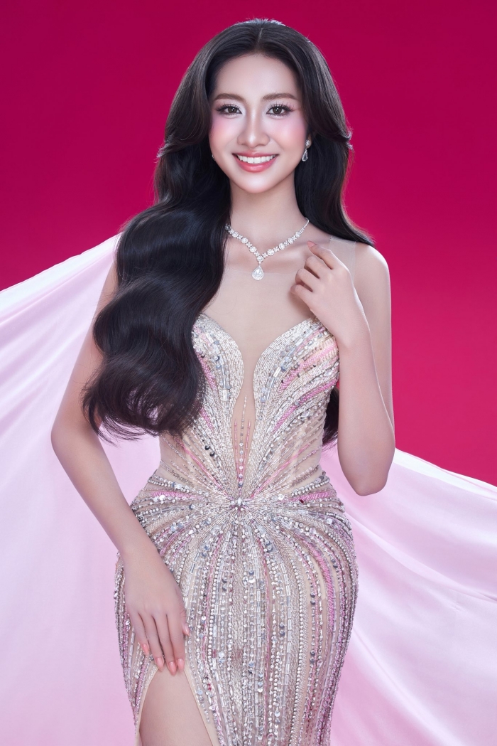 tat-ca-nhung-thong-tin-chi-tiet-ve-hoa-hau-viet-nam-2024-he-lo-gia-canh-it-ai-biet-cua-ha-truc-linh-1