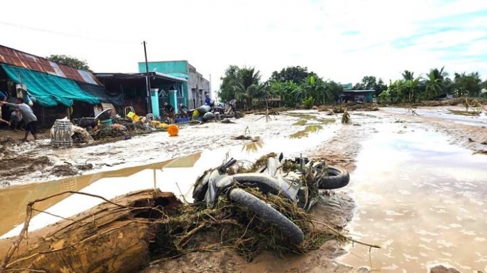 vu-ho-chua-nuoc-cua-trang-trai-bi-vo-nguoi-than-vu-4-nguoi-bi-nuoc-cuon-ke-lai-khoanh-khac-sinh-tu-3