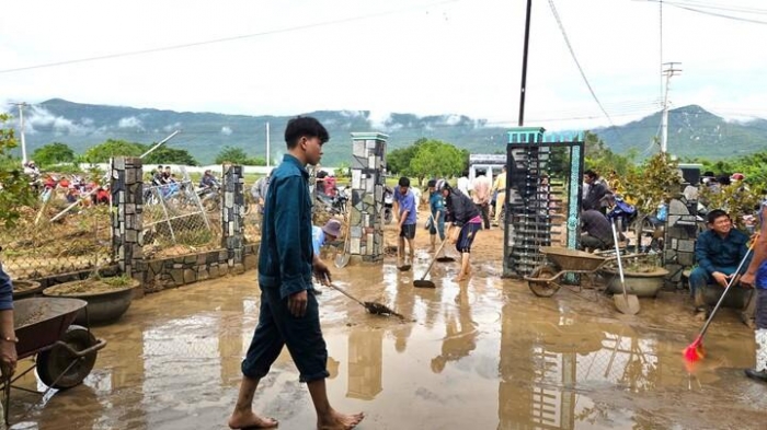 vu-ho-chua-nuoc-cua-trang-trai-bi-vo-nguoi-than-vu-4-nguoi-bi-nuoc-cuon-ke-lai-khoanh-khac-sinh-tu-4