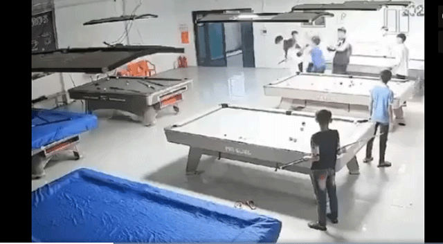 Camera-ghi-lai-canh-nam-sinh-bi-hanh-hung-da-man-o-quan-bida-gia-dinh-tiet-lo-thong-tin-gay-buc-xuc