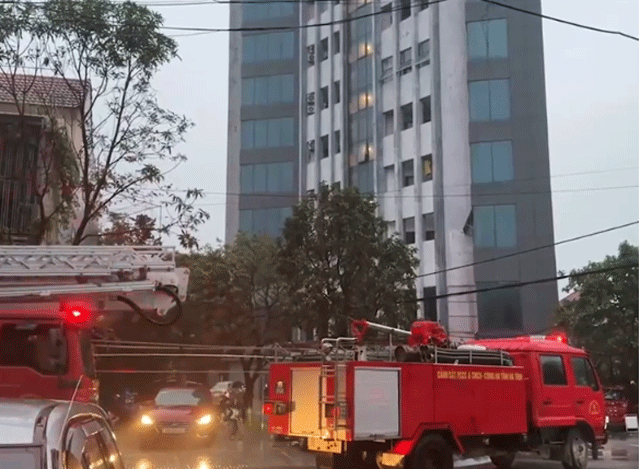 Hien-truong-gay-am-anh-vu-chay-chung-cu-o-ham-nghi-he-lo-nguyen-nhan-va-tinh-trang-chu-nha-2