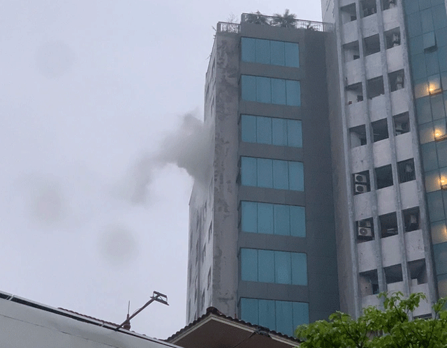 Hien-truong-gay-am-anh-vu-chay-chung-cu-o-ham-nghi-he-lo-nguyen-nhan-va-tinh-trang-chu-nha-5