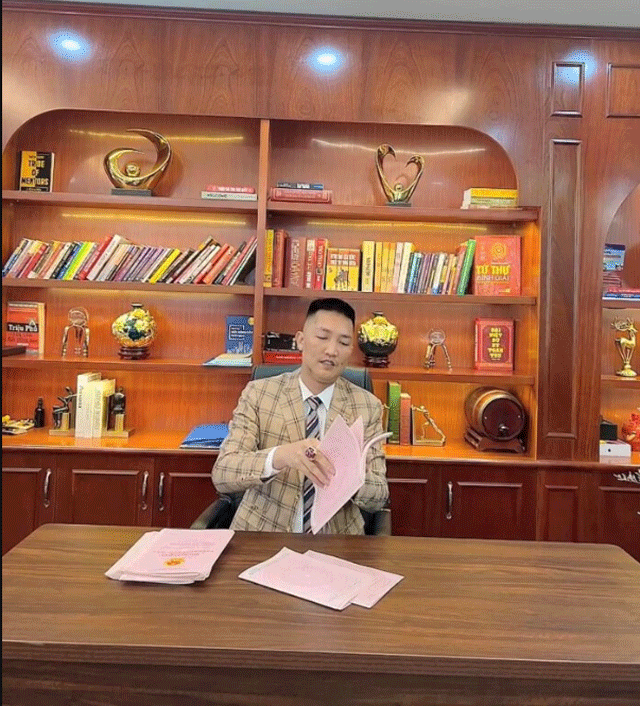 Thong-tin-ve-loat-cong-ty-huan-hoa-hong-so-huu-chu-tich-cong-ty-bat-dong-san-voi-slogan-gay-tranh-cai-2