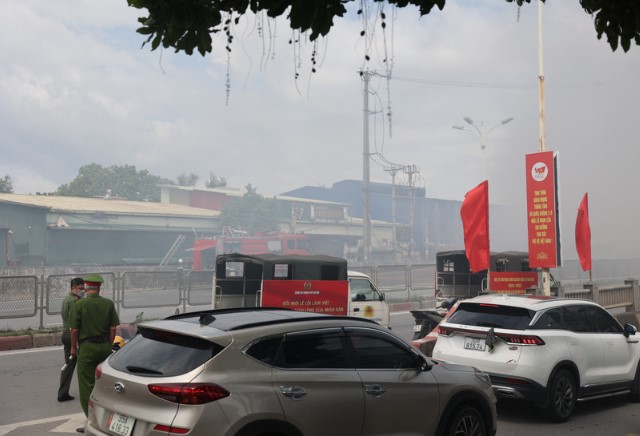 ha-noi-thong-tin-nong-vu-hon-500-xe-may-bi-thieu-rui-trong-choc-lat-hien-truong-dam-chay-gay-xot-xa
