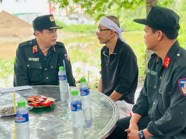 nhan-tin-me-qua-doi-chien-si-cong-an-nen-noi-dau-tiep-tuc-thuc-hien-nhiem-vu-80-3