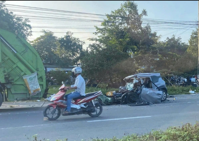 Hien-truong-va-tin-nong-vu-va-cham-cuc-manh-giua-tai-xe-oto-va-xe-cho-rac-khien-2-nguoi-tu-vong-tai-cho-1