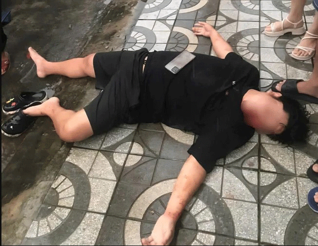 Loi-khai-gay-soc-cua-tai-xe-cong-nghe-bi-danh-gay-mui-chan-dong-nao-vi-nhac-chu-xe-oto-chiem-long-duong