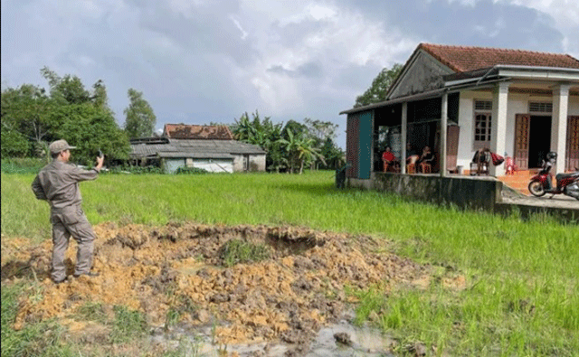 Vu-no-gay-am-anh-o-quang-tri-tieng-no-vang-troi-tao-ho-sau-2-3-m-he-lo-nguyen-nhan-dang-sau-3