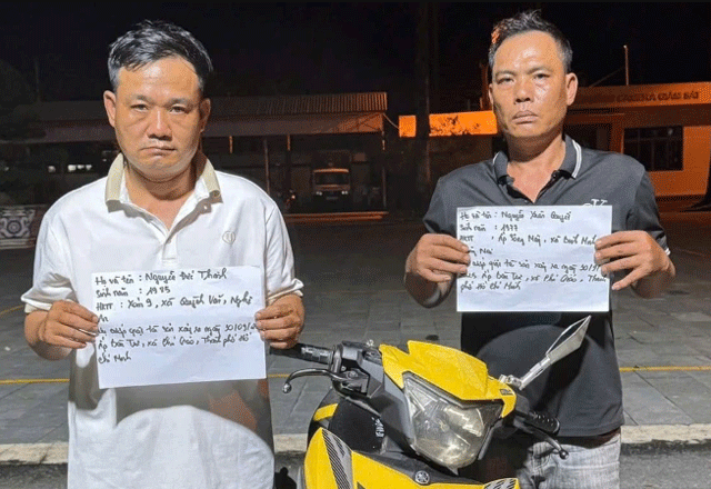 Bat-giua-2-doi-tuong-cuop-giat-day-chuyen-vang-100-trieu-dong-o-tphcm-mot-doi-tuong-co-5-tien-an