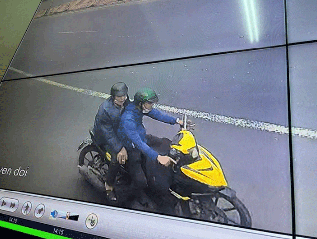 Bat-giua-2-doi-tuong-cuop-giat-day-chuyen-vang-100-trieu-dong-o-tphcm-mot-doi-tuong-co-5-tien-an-3