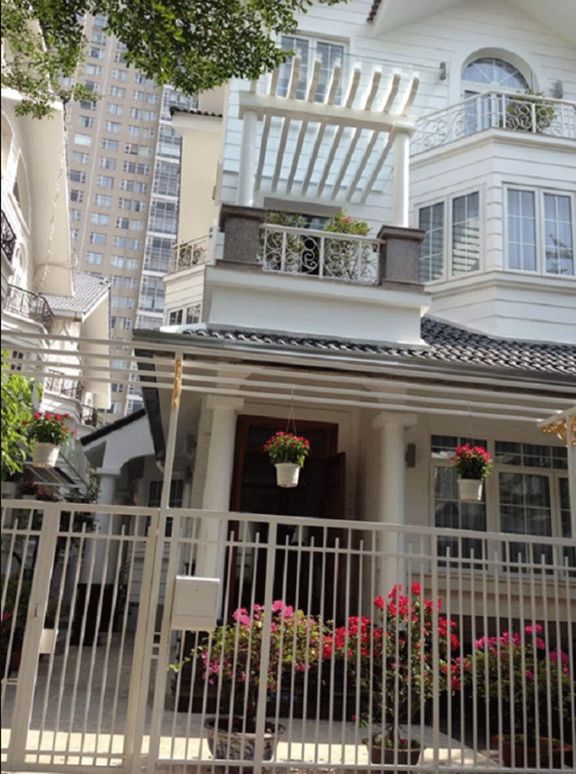 Ha-anh-tuan-co-chia-se-gay-chu-y-ve-can-penhthouse-duolex-100-ty-rong-240m2-o-trung-tam-tphcm-1