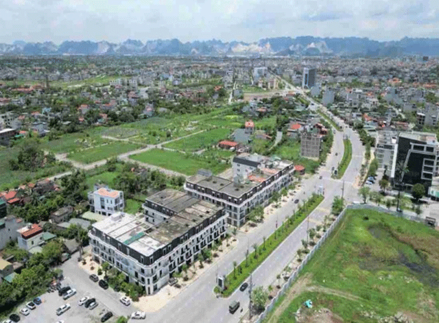 Tinh-hinh-om-dat-cho-len-pho-de-doi-doi-nha-dau-tu-ban-cat-lo-thoat-hang-khi-thi-truong-nguoi-lanh-3