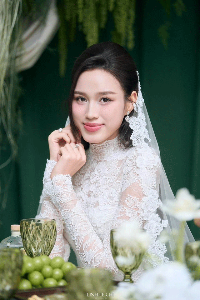 Cap-nhat-toan-bo-dam-cuoi-cua-do-thi-ha-cung-chong-doanh-nhan-chu-re-lien-tuc-lau-nuoc-mat-cho-vo-1