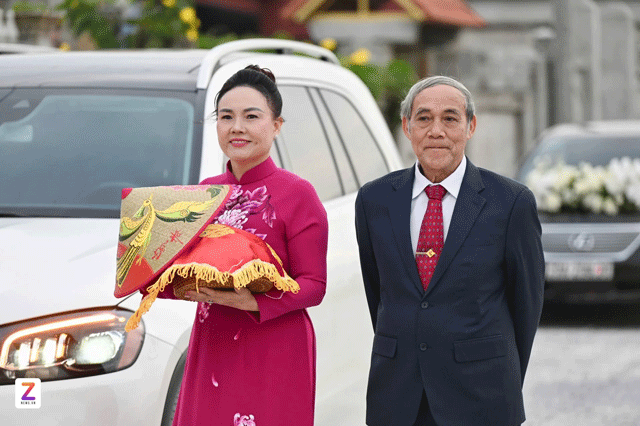 Cap-nhat-toan-bo-dam-cuoi-cua-do-thi-ha-cung-chong-doanh-nhan-chu-re-lien-tuc-lau-nuoc-mat-cho-vo-14