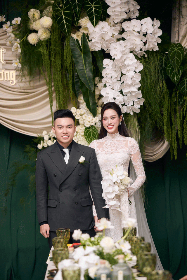 Cap-nhat-toan-bo-dam-cuoi-cua-do-thi-ha-cung-chong-doanh-nhan-chu-re-lien-tuc-lau-nuoc-mat-cho-vo-4