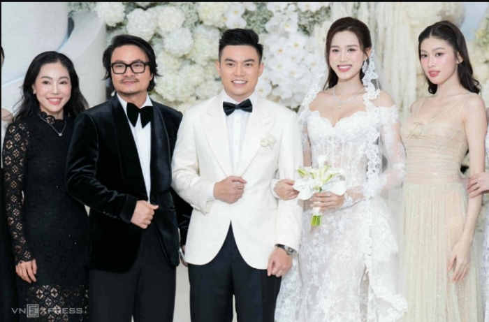 cap-nhat-toan-canh-dam-cuoi-hoa-hau-do-thi-ha-va-viet-vuong-tiec-cuoi-sang-het-nac-quy-tu-dan-sao-dinh-dam-12