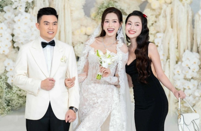 cap-nhat-toan-canh-dam-cuoi-hoa-hau-do-thi-ha-va-viet-vuong-tiec-cuoi-sang-het-nac-quy-tu-dan-sao-dinh-dam-15