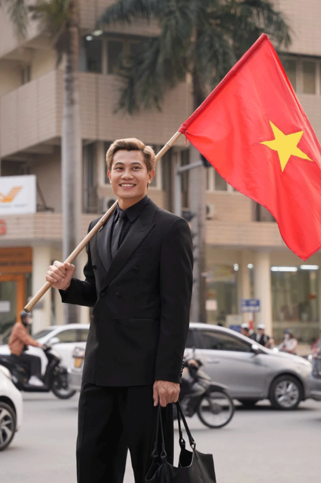 He-lo-tinh-cach-ngoai-doi-thuc-cua-phuong-nam-doi-truong-ta-phim-mua-do-khien-nhieu-nguoi-tram-tro-4