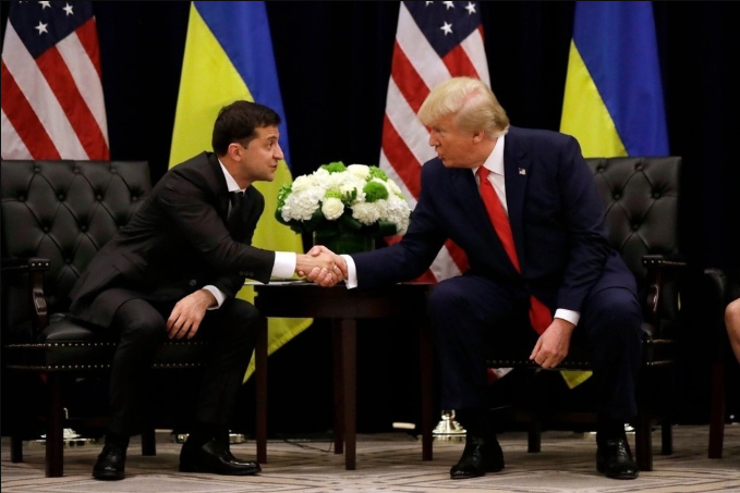 Ong-trump-chinh-thuc-gap-ong-zelensky-my-chinh-thuc-bat-tay-voi-ukraine-thuc-hien-mot-viec-gay-chan-dong-1