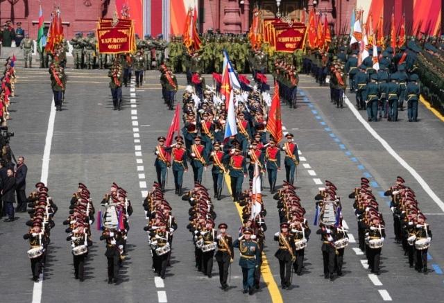 Nong-nga-lap-tuc-co-hanh-dong-gay-chan-dong-sau-khi-bi-ukraine-tan-cong-ngay-trong-le-duyet-binh-1