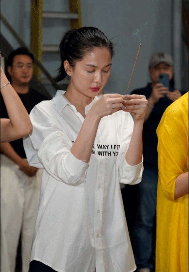 Ro-ri-hinh-anh-ngoc-trinh-khai-may-phim-kinh-di-nhan-sac-tuoi-36-khac-xa-anh-tu-dang-tren-mang